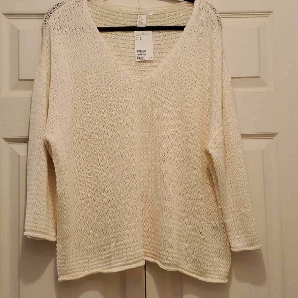 BRAND NEW w/tags H&M V Neck Ivory Basic Sweater